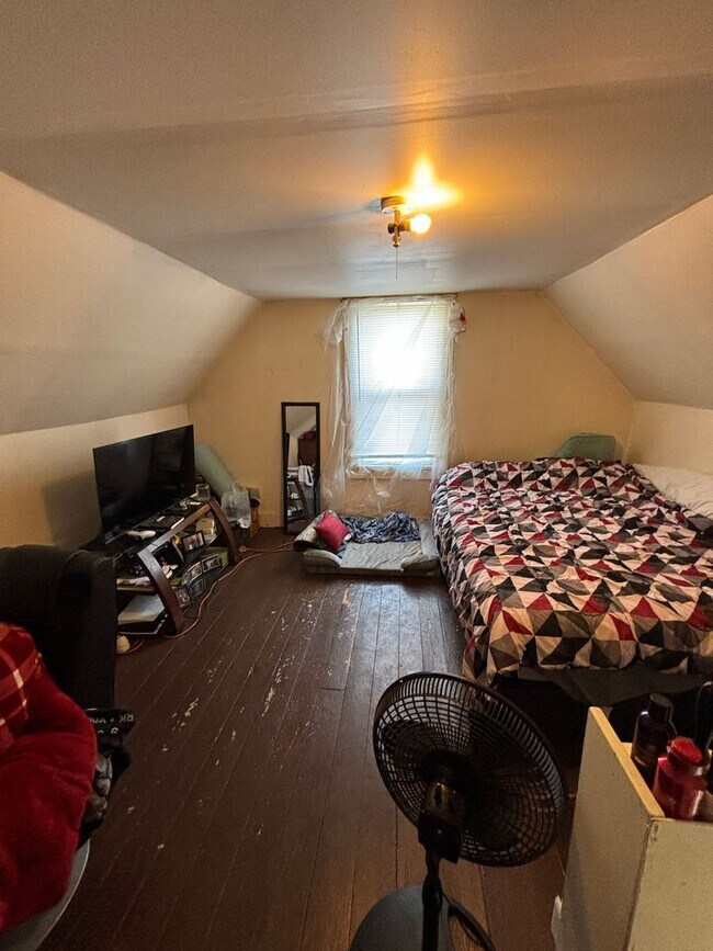 Building Photo - 2661-61B N Fratney St