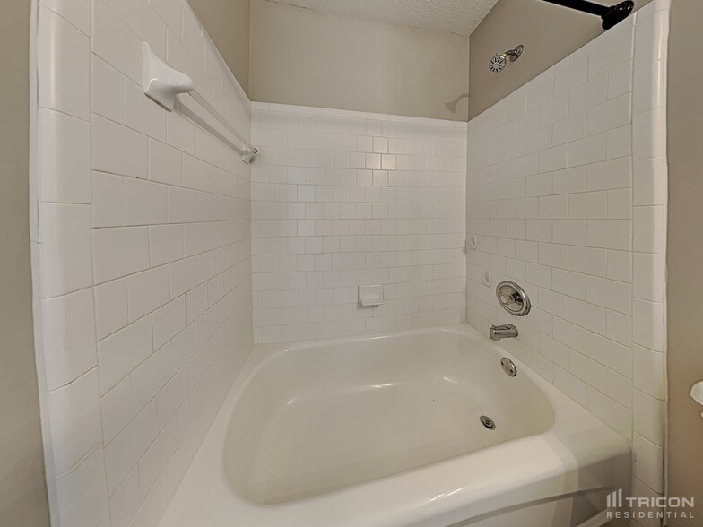 Building Photo - 1654 Heyford Cir NW