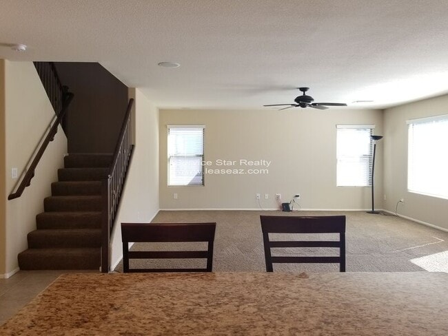 Building Photo - 4195 E Bonanza Rd