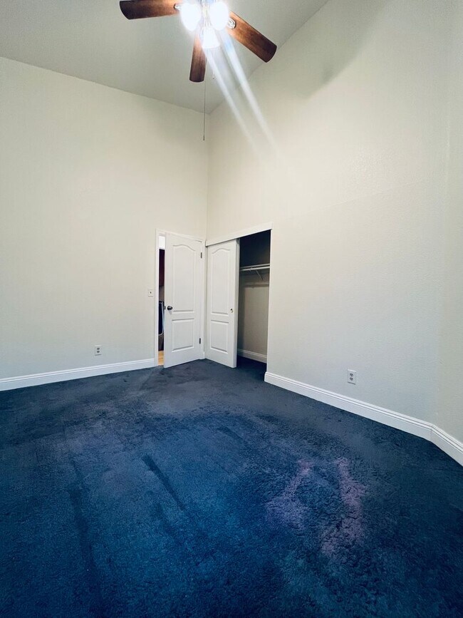 Building Photo - $2450 - 3 Bed/2 Bath Home in a Beautiful Neighborhood