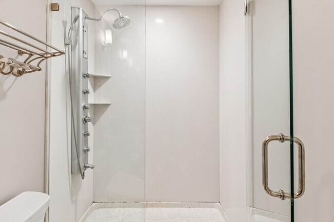 Building Photo - 690 Sutter St