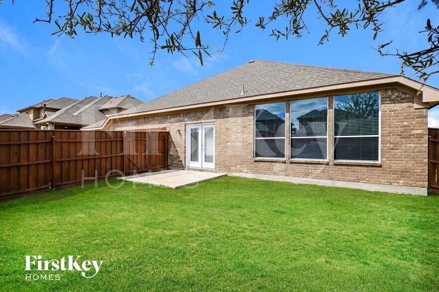 Building Photo - 824 Trailwood Dr
