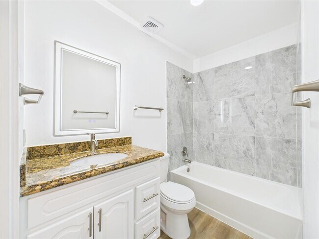 Building Photo - 10380 Briar Forest Dr