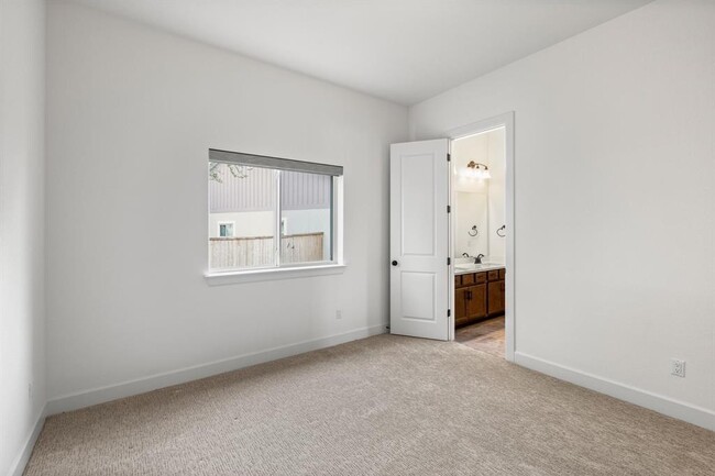 Building Photo - 276 Townes Ct