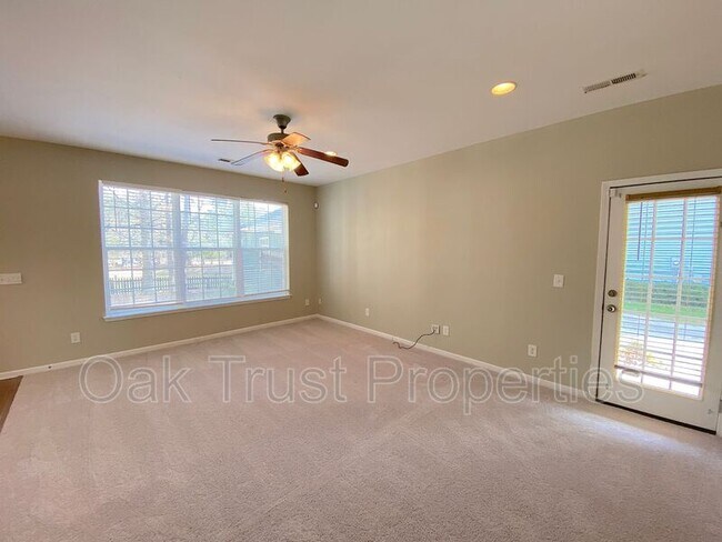 Building Photo - 8968 N Red Maple Cir