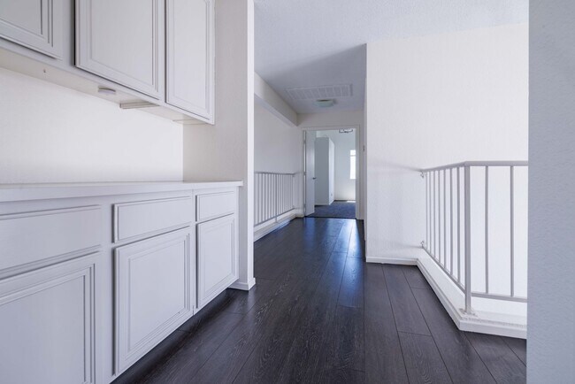Building Photo - 1143 E Adelman Dr