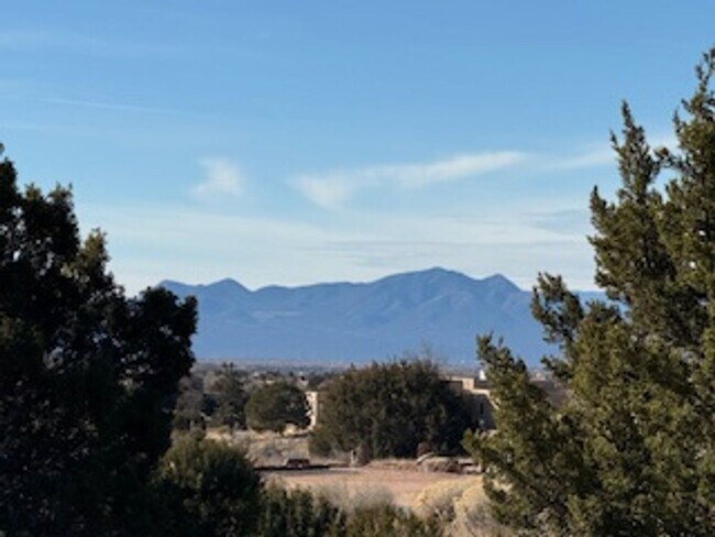 Building Photo - 5 Oriente Ct