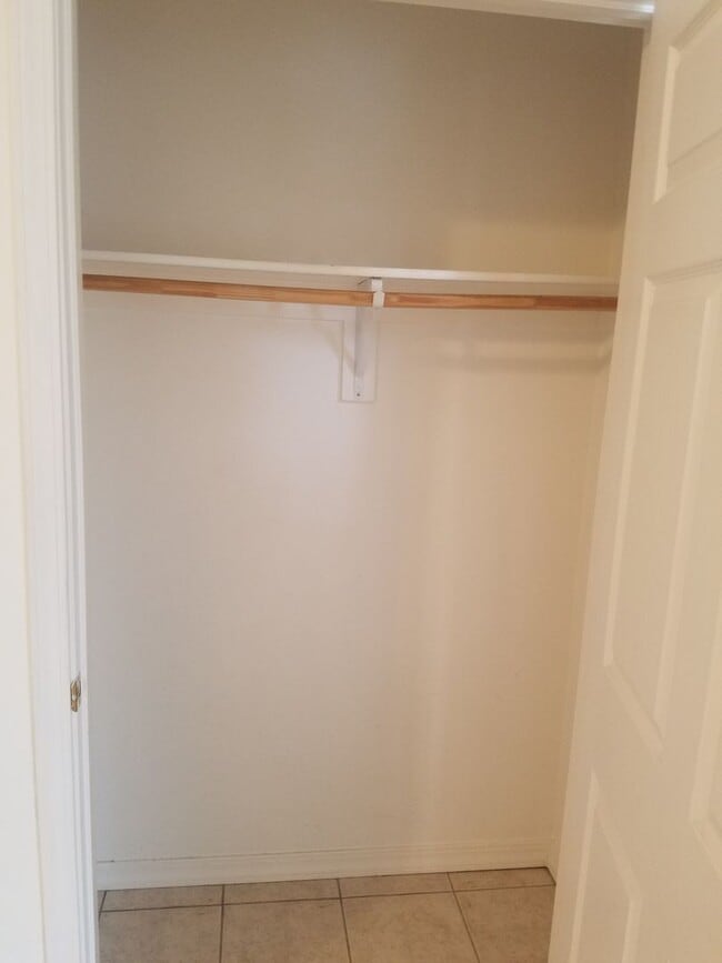 Building Photo - 2 Bedroom 1 Bath Rocky Mountain Townhome w/attached 1 car garage!