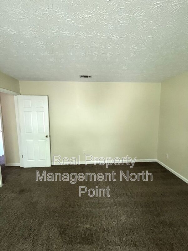 Building Photo - 3004 Kenville Ln