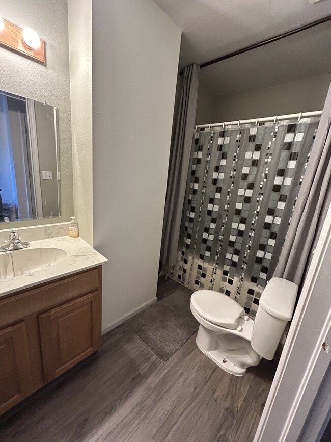 Building Photo - 678 Eagle Dr