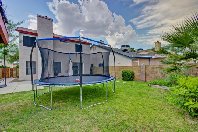 Building Photo - 7631 W Cinnabar Ave
