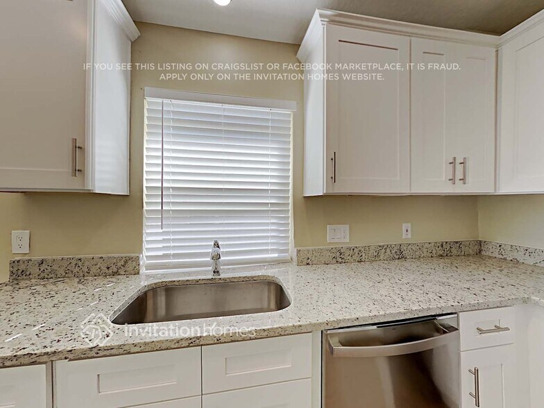 Building Photo - 1228 Foxridge Pl