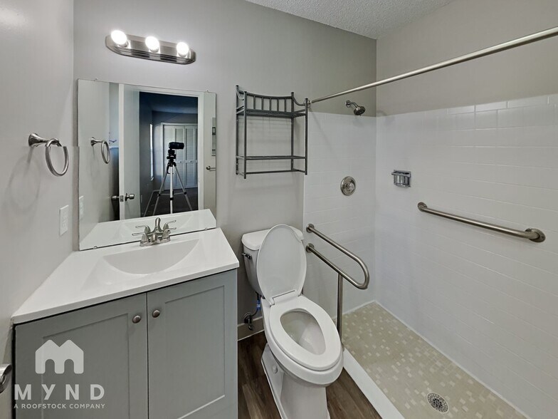 Building Photo - 2101 Anchor Ave