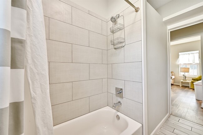 Building Photo - 5008 Avenue O 1/2