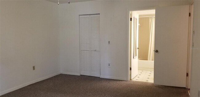 Building Photo - 720 E Gilchrist Ct