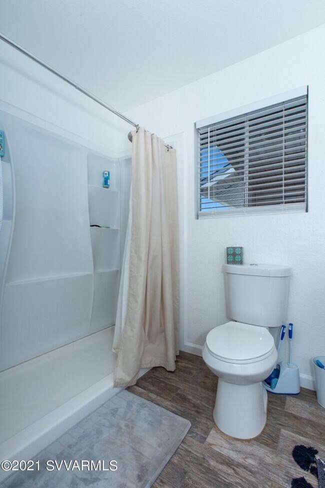 Building Photo - 552 E Lamarcia Dr