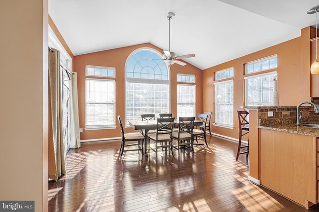 Building Photo - 206 Markham Ct