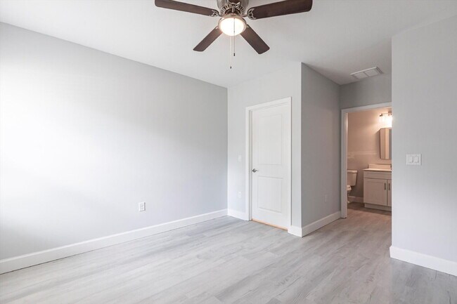 Building Photo - BRAND NEW Construction, 3 bed / 2 bath Ren...