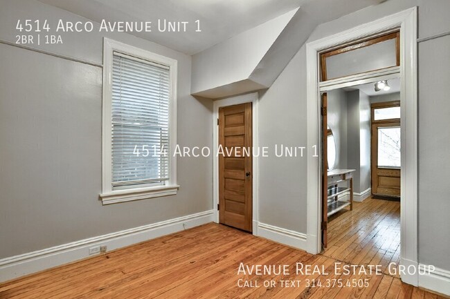 Building Photo - Charming 2-Bedroom Unit Near The Grove!