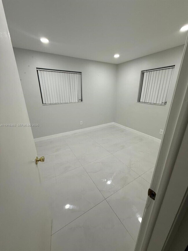 Building Photo - 2461 SW 82nd Ave