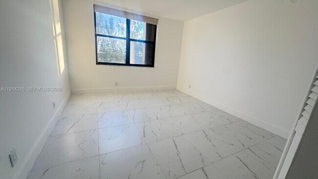 Building Photo - 18151 NE 31st Ct