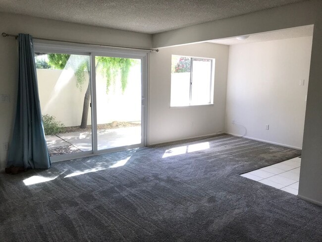 Building Photo - La Canada Townhome Quiet Community 2 Bedroom