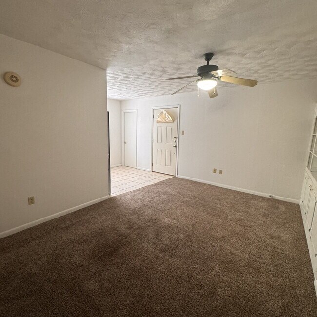 Building Photo - 1700 Sun Ave