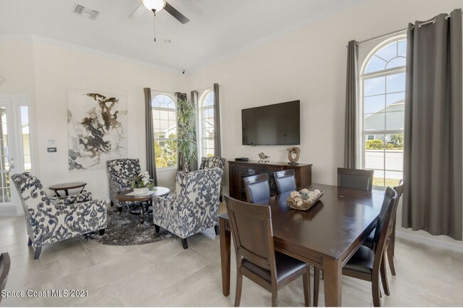 Building Photo - Loren Cove Villa