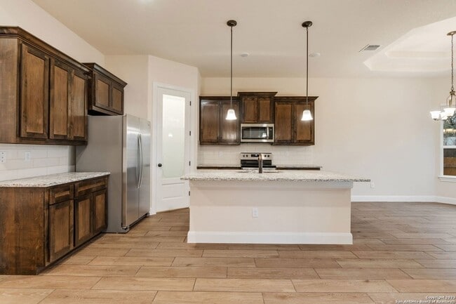 Building Photo - 514 Carriage House