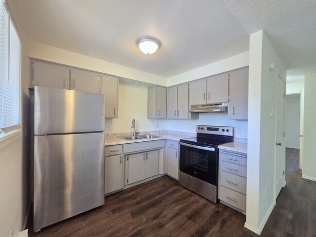 Building Photo - 39 E Westview Ave
