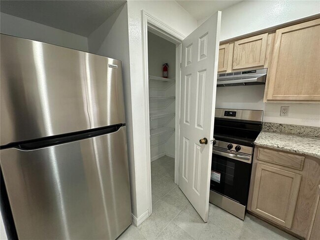 Building Photo - 1817 Townhall Ln