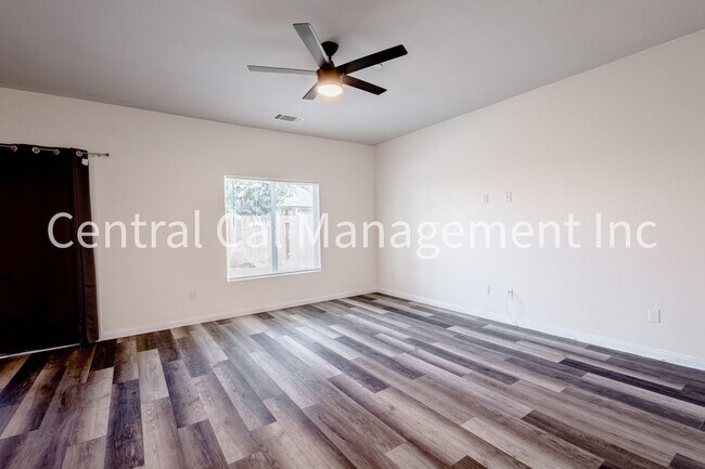 Building Photo - 4 Bedroom/2 Bath Home in the Southwest - $2595 Per Month!