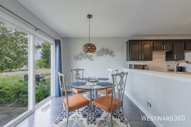 Building Photo - 1524 Meadowsedge Ln