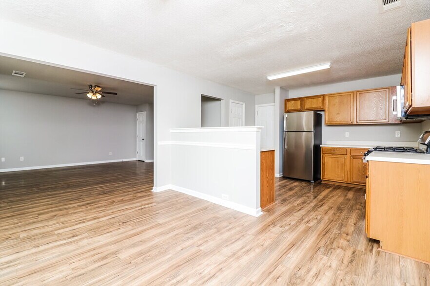 Building Photo - 2009 Rolling Meadows Rd