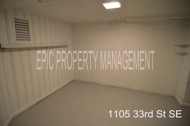 Building Photo - 1105 33rd St SE