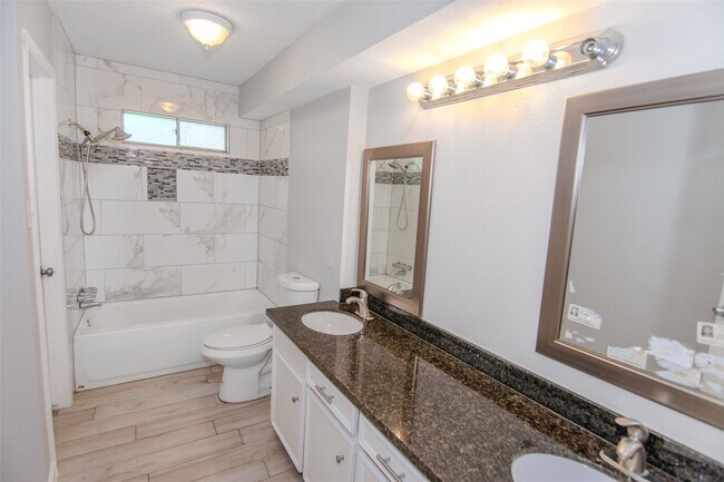Building Photo - 1027 Montour Dr