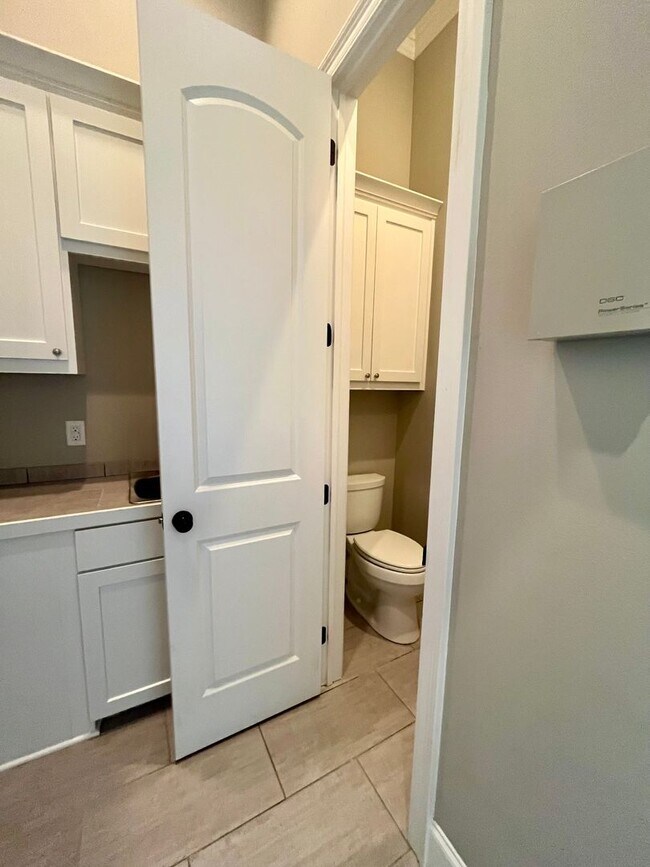 Building Photo - Beautiful Home in Rouzan of Southdowns neighborhood!