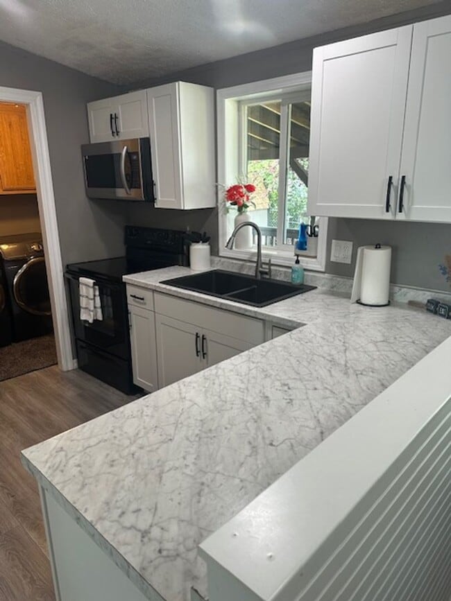 Building Photo - Very nice 3 Bedroom 2 bath home in Del Mar...