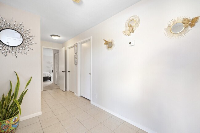 Building Photo - Flamingo Estates - single family home, close to Downtown and pet friendly!