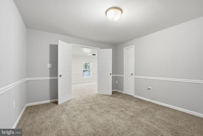 Building Photo - 11 St Marks Ct