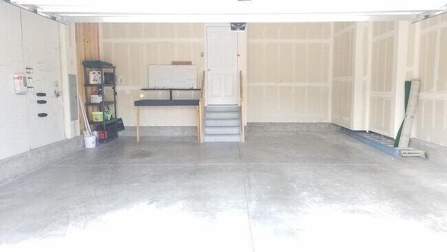 Building Photo - Beautiful 4/3/2 Fountain Valley Home Close...