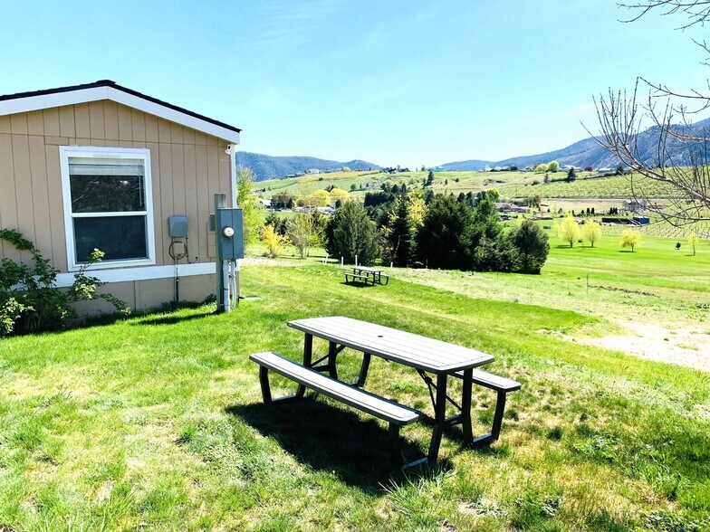 Enjoy the 10 acres! - 2365 Washington St