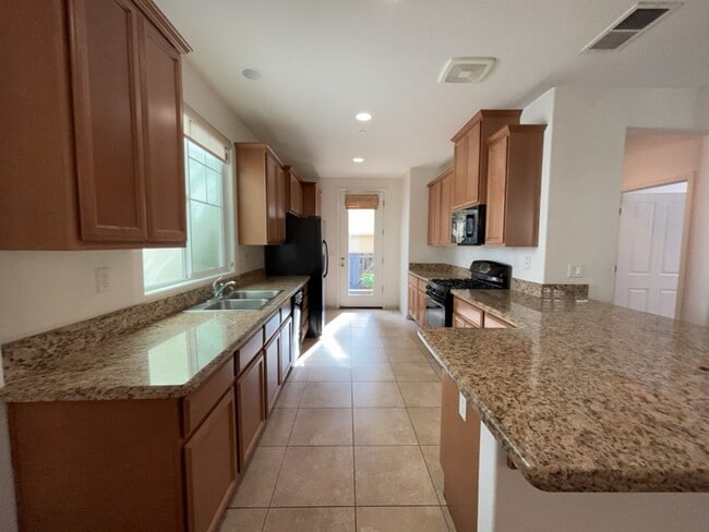 Building Photo - Beautiful East Davis home available September 1st!