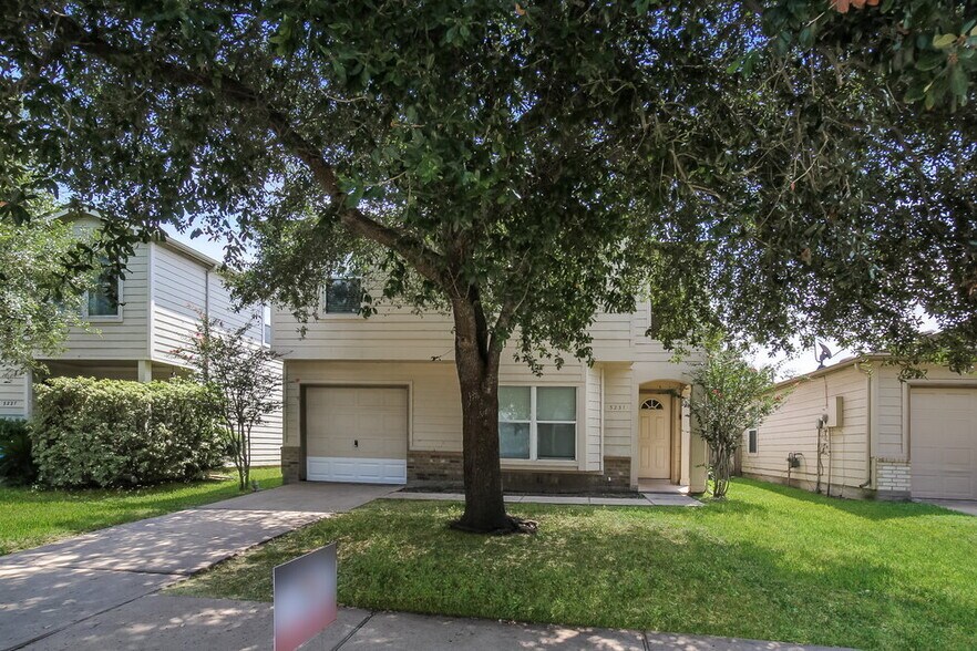 Building Photo - 3231 Dartmouth Field Ln
