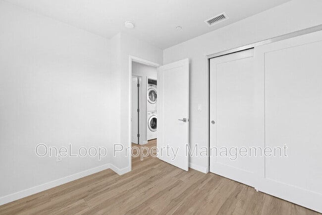 Building Photo - 6256 E Lake Dr