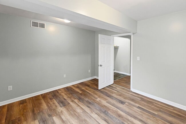 Building Photo - 113 E Apple St