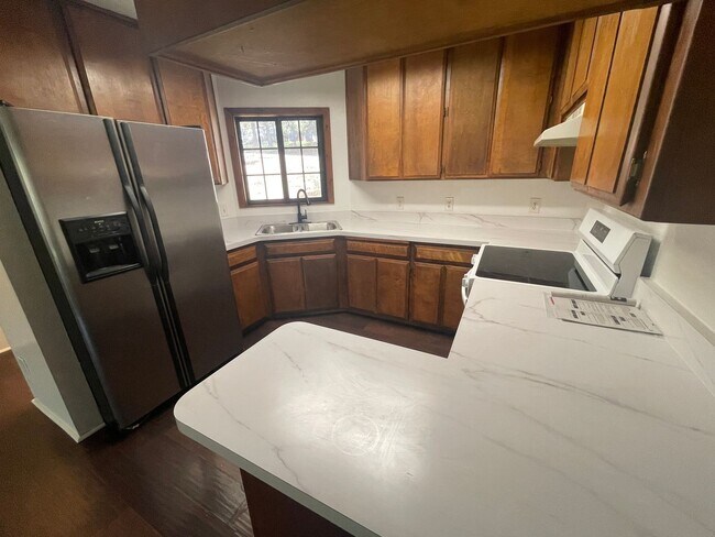 Building Photo - Live Amongst the Pines in Magalia