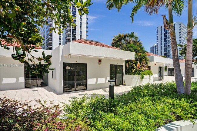 Building Photo - 20281 E Country Club Dr
