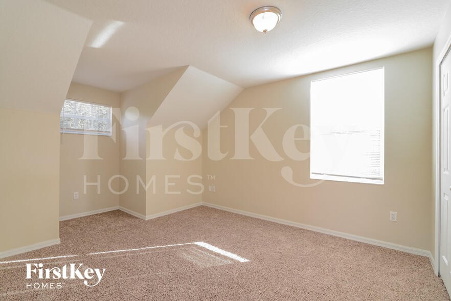 Building Photo - 6173 Skylarkcrest Dr
