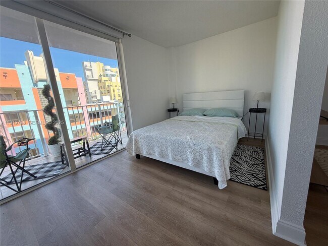 Building Photo - 1255 Collins Ave